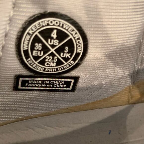 Keen Youth Moxie Silver Metallic & Gray Washable  Sandals Sz 4 - Picture 3 of 5